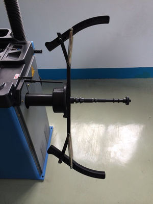 Vertical Type 200rpm 65kg Car Tire Balancing Machine 1 Year Warranty